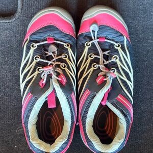 KEEN CHANDLER CNX YOUTH SIZE 5 TRAIL SHOE PINK BLUE OUTDOOR WATER SHOE LIKE NEW